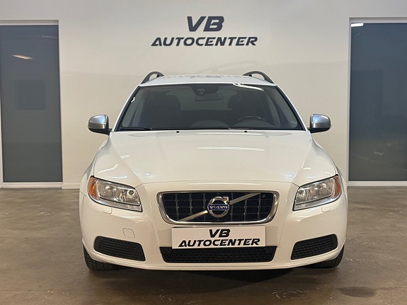 Volvo V70 2 of 27