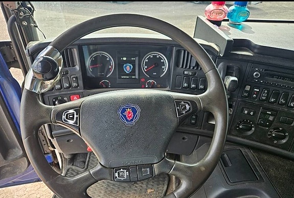 Liftdumper Scania P400 2 of 11