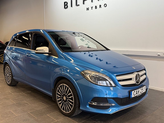 Mercedes-Benz B-Electric 2 of 5