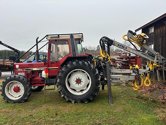 Stegmatare Kesla med kran, winch och traktor