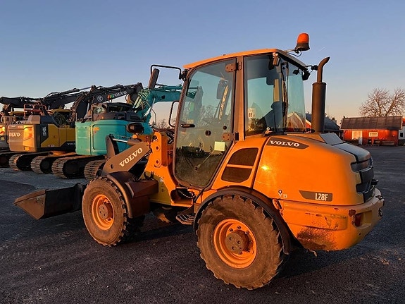 Volvo L 28 F