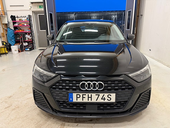 Audi A1 2 of 5