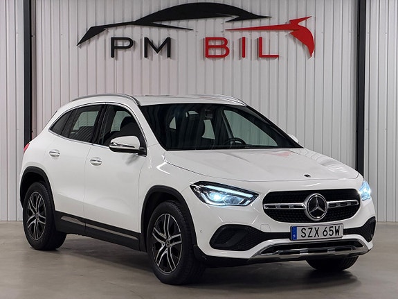 Mercedes-Benz GLA200 d 2 of 5