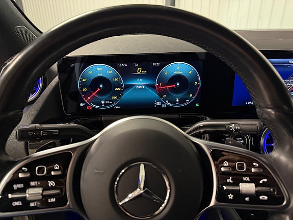 Mercedes-Benz GLA200 d 15 of 27
