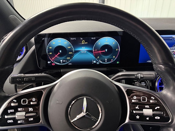 Mercedes-Benz GLA200 d 13 of 27