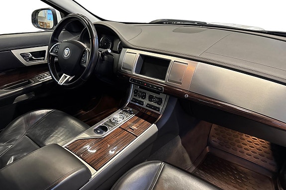 Jaguar XF 10 of 20