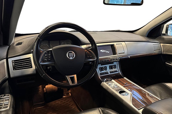 Jaguar XF 9 of 20