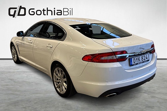 Jaguar XF 8 of 20