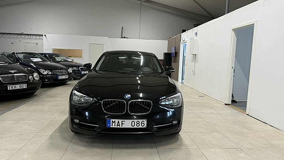 BMW 118d 2 of 5