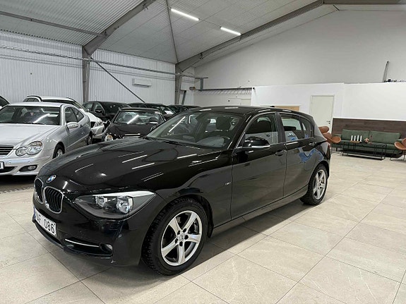 BMW 118d 3 of 5