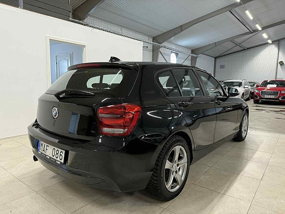 BMW 118d 4 of 5