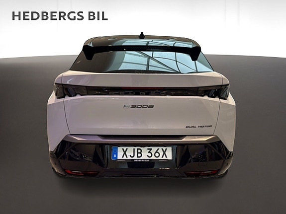 Peugeot e-3008 4 of 5