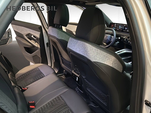Peugeot e-3008 8 of 15