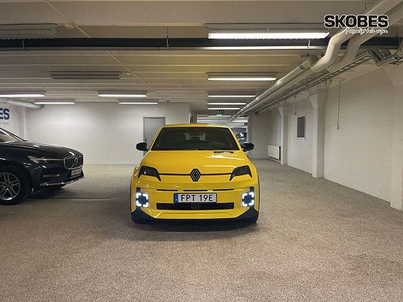 Renault 5 E-Tech 3 of 5