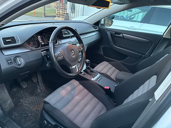 Volkswagen Passat 6 of 12