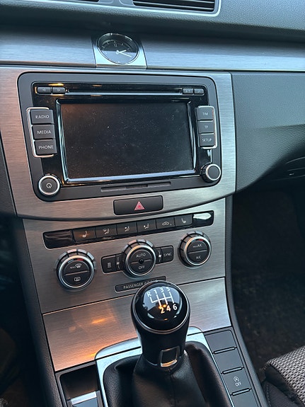 Volkswagen Passat 4 of 12