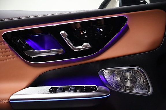 Mercedes-Benz GLC300 27 of 27