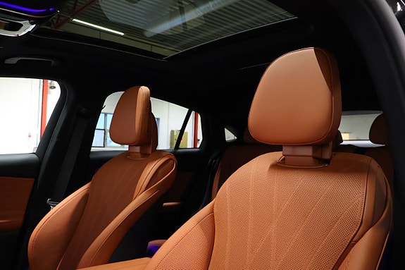 Mercedes-Benz GLC300 17 of 27