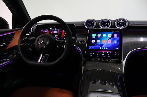Mercedes-Benz GLC300 13 of 27