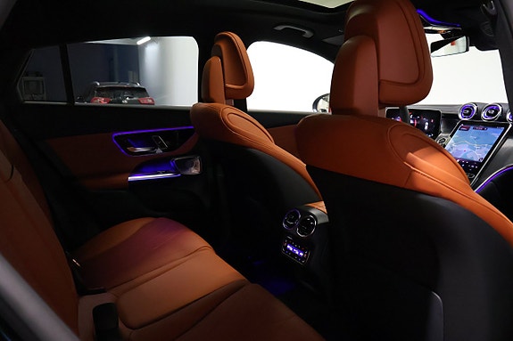 Mercedes-Benz GLC300 16 of 27