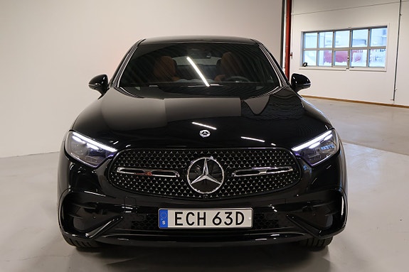 Mercedes-Benz GLC300 2 of 5