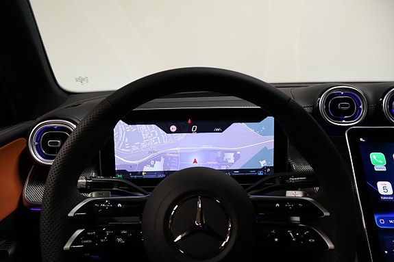 Mercedes-Benz GLC300 22 of 27
