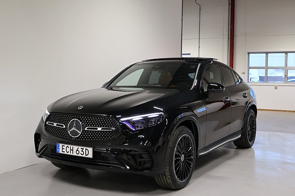 Mercedes-Benz GLC300 4 of 5