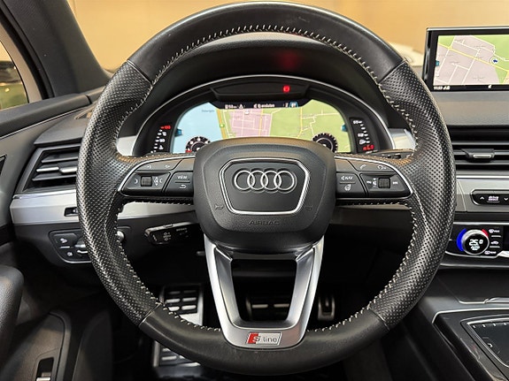 Audi Q7 9 of 19