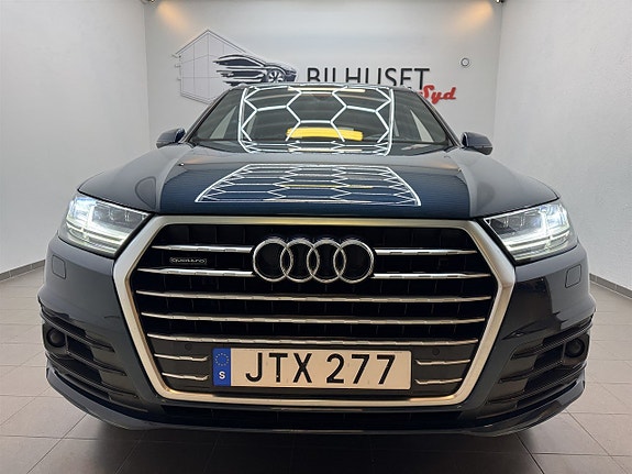 Audi Q7 2 of 5
