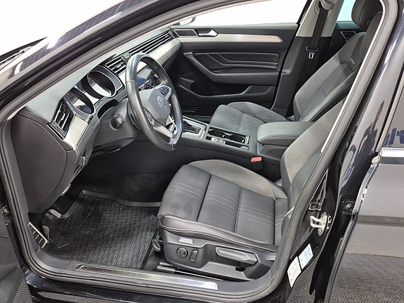 Volkswagen Passat Alltrack 2 of 5