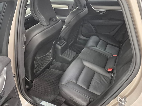 Volvo V90 8 of 10