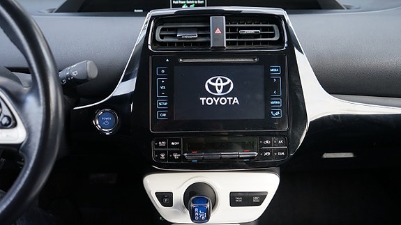Toyota Prius 12 of 27