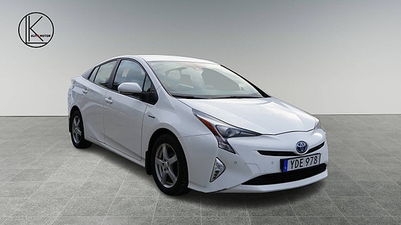 Toyota Prius 3 of 5