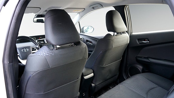 Toyota Prius 24 of 27