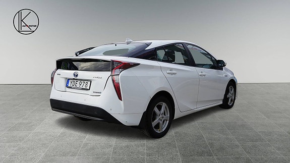 Toyota Prius 25 of 27