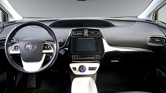 Toyota Prius 6 of 27