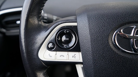 Toyota Prius 8 of 27