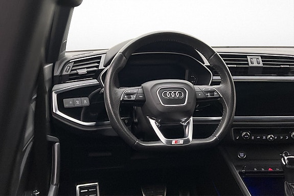 Audi Q3 11 of 30