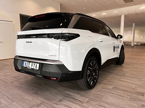 Peugeot 5008 2 of 5