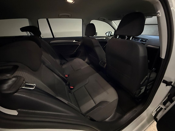 Volkswagen Golf VII 11 of 11