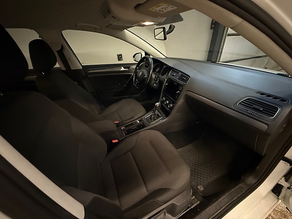 Volkswagen Golf VII 10 of 11