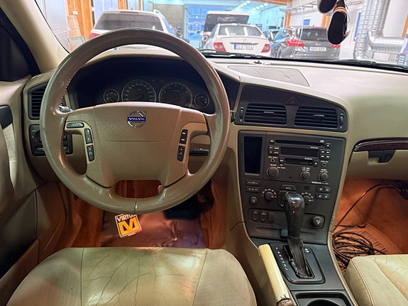 Volvo V70 9 of 14