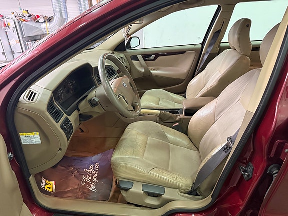 Volvo V70 7 of 14