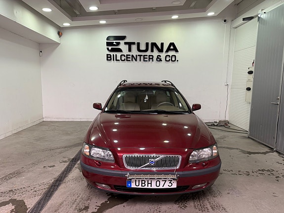 Volvo V70 2 of 5