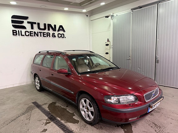 Volvo V70 3 of 5