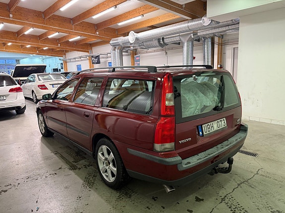 Volvo V70 11 of 14