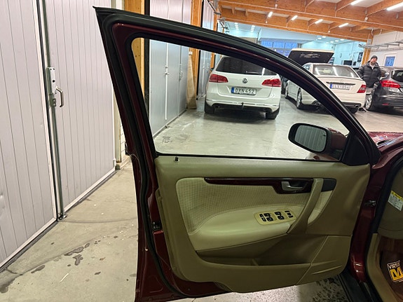 Volvo V70 5 of 5