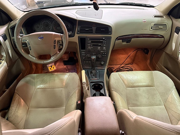 Volvo V70 8 of 14