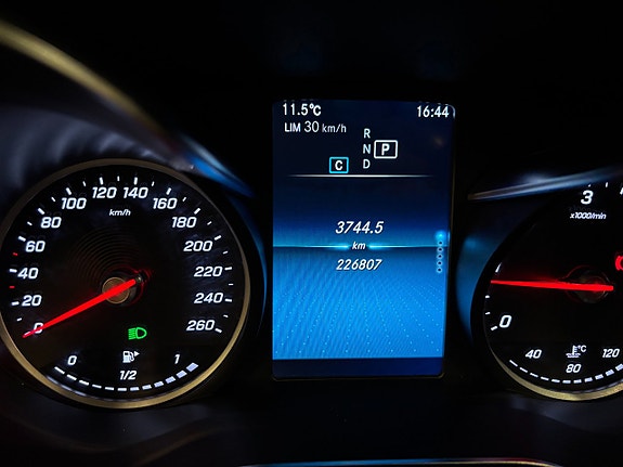 Mercedes-Benz C220 d 10 of 24