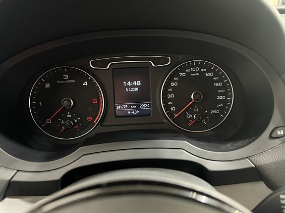 Audi Q3 10 of 14